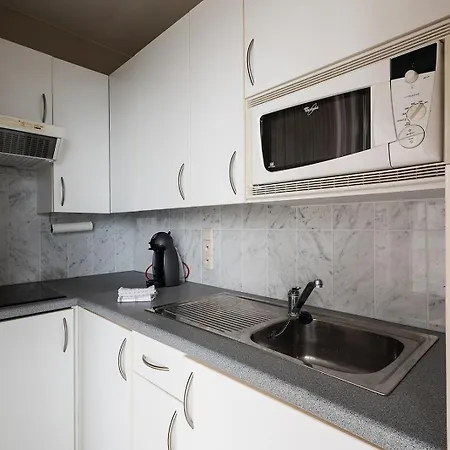 Ground Floor Sea View In Raversijde, 아파트 오스텐드