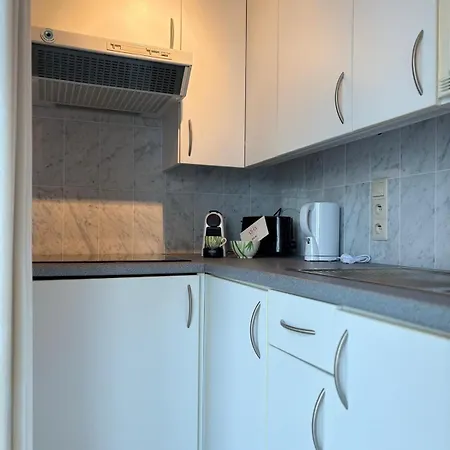 Ground Floor Sea View In Raversijde, 아파트 *